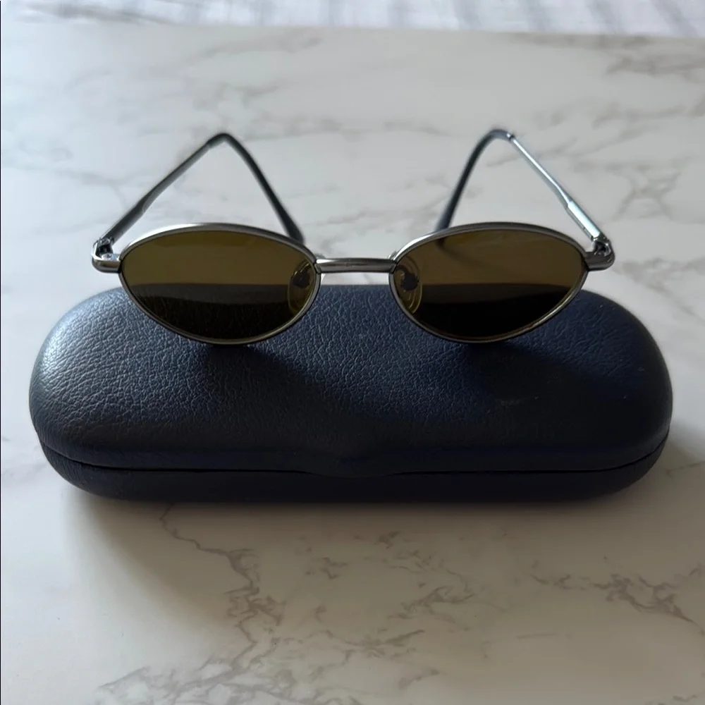 Stylish Black Round Frame Sunglasses